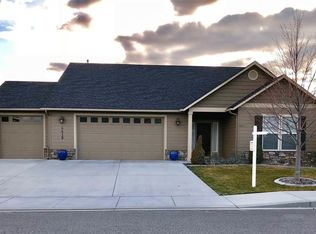 4416 Meadow View Dr, Pasco, WA 99301