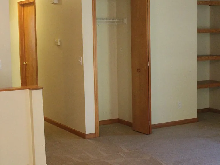 4805 Russell St — Photo 11