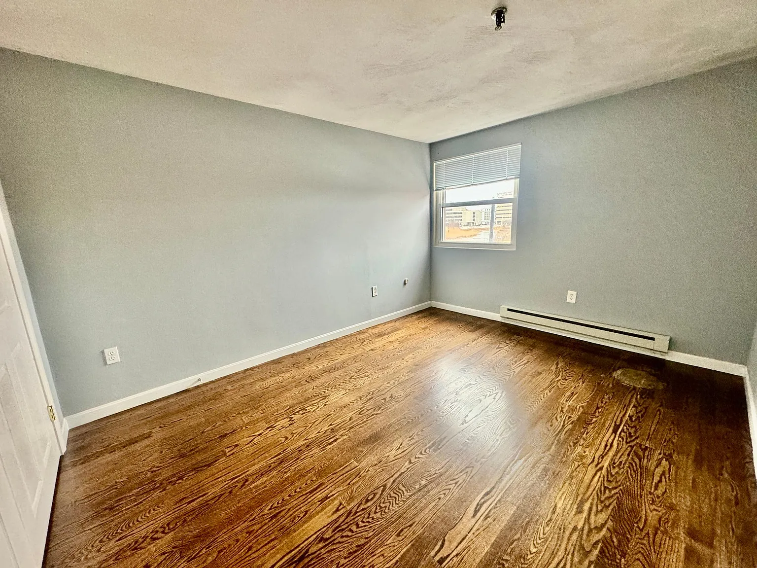 1 bed, 820 sqft, $2,000 — Photo 2
