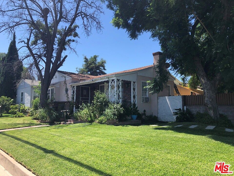 2nd image of 818 Fullerton Ave