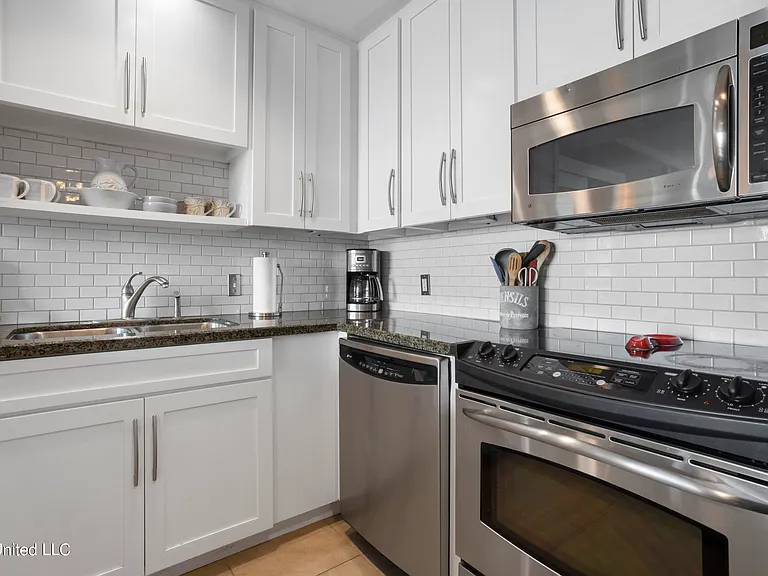 2060 Beach Blvd #707 — Photo 13