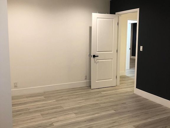 3rd image of 14936 Magnolia Blvd #1