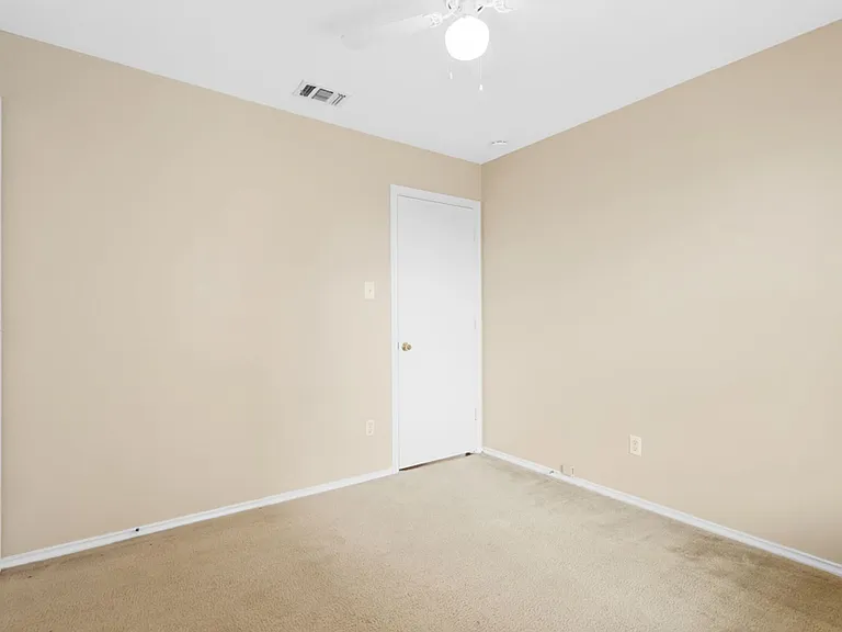8304 Heights Valley — Photo 16