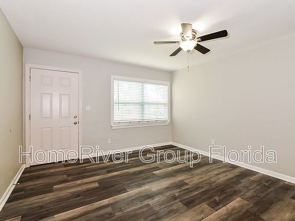 3rd image of 209 W 20th St
