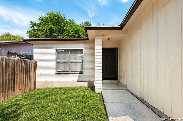 3 bed, 2.0 bath, 1328 sqft, $1,650 — Photo 4
