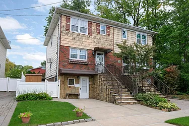 85 Mobile Avenue