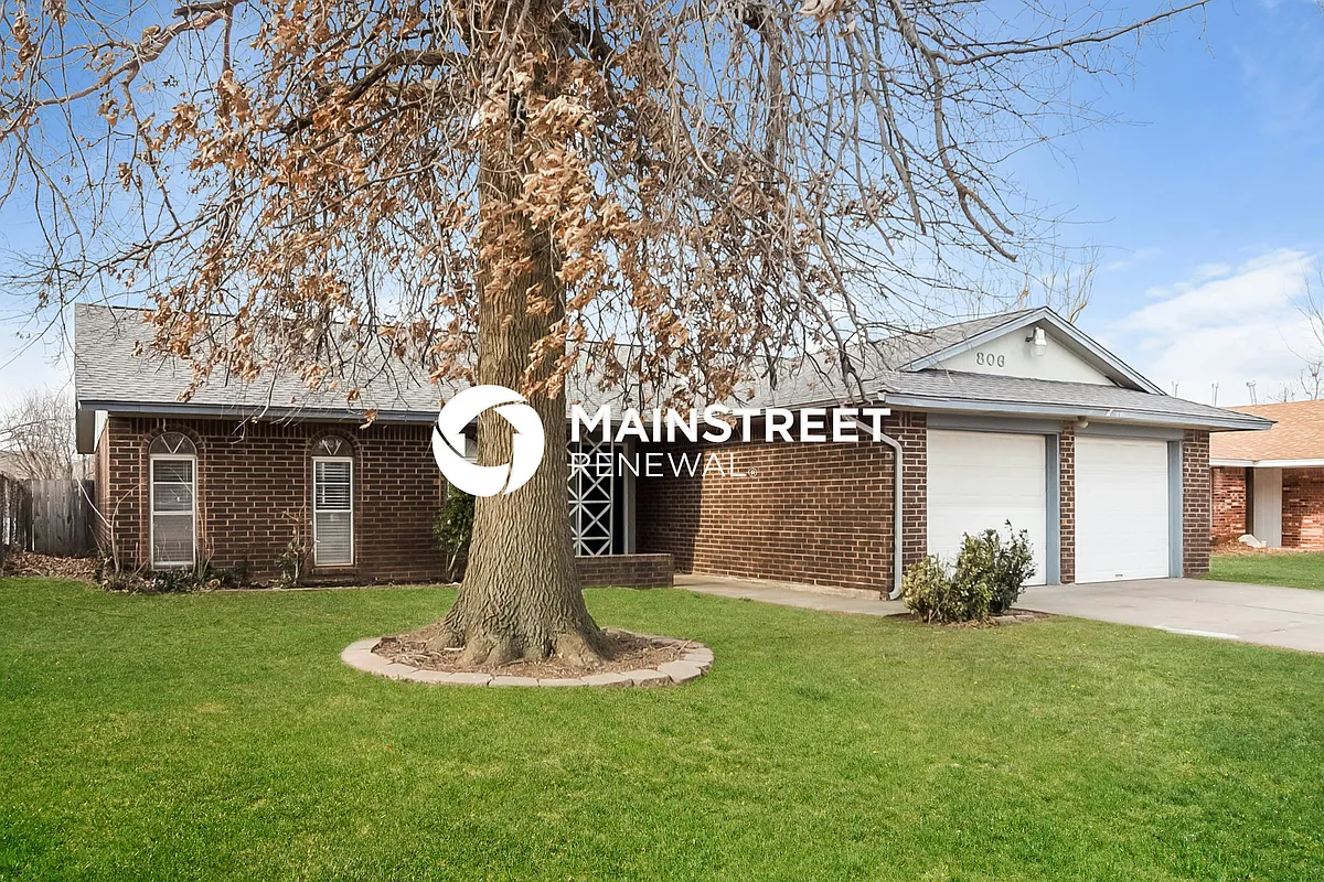 Front View - 806 Arlington Dr