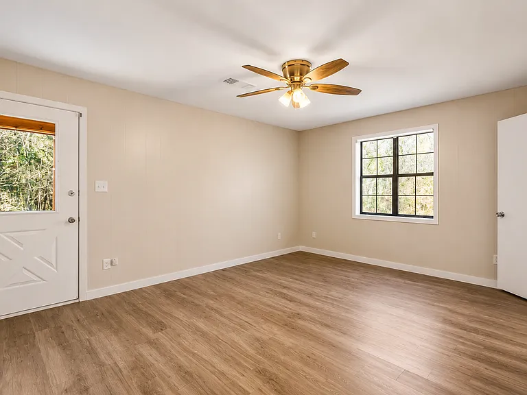 213 Bobbie Dr — Photo 11
