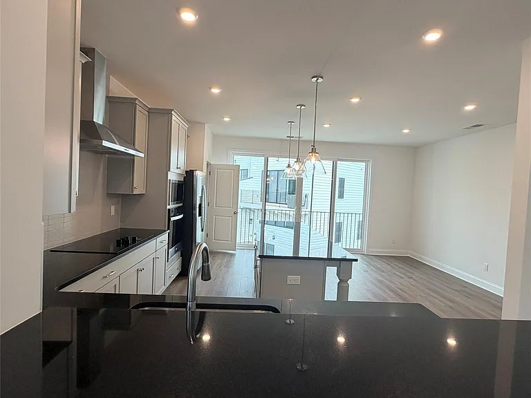 15351 Ballancroft Pkwy — Photo 9