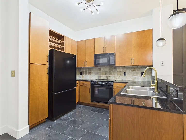 1901 Post Oak Blvd #OAK-2402 — Photo 7