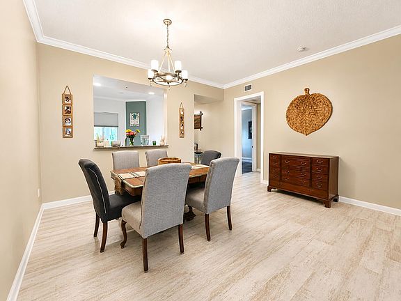 2nd image of 37 Harbour Isle Dr #101
