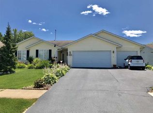 3069 Derbyshire Dr, Roscoe, IL 61115