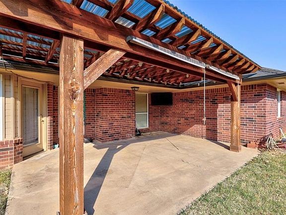 3rd image of 13008 Willowcrest Ln