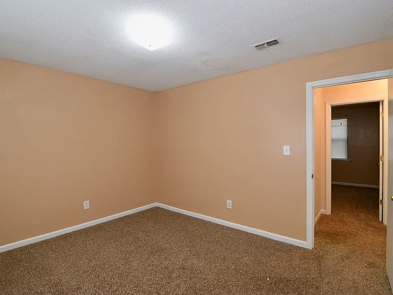 4154 Arlington Rd — Photo 26