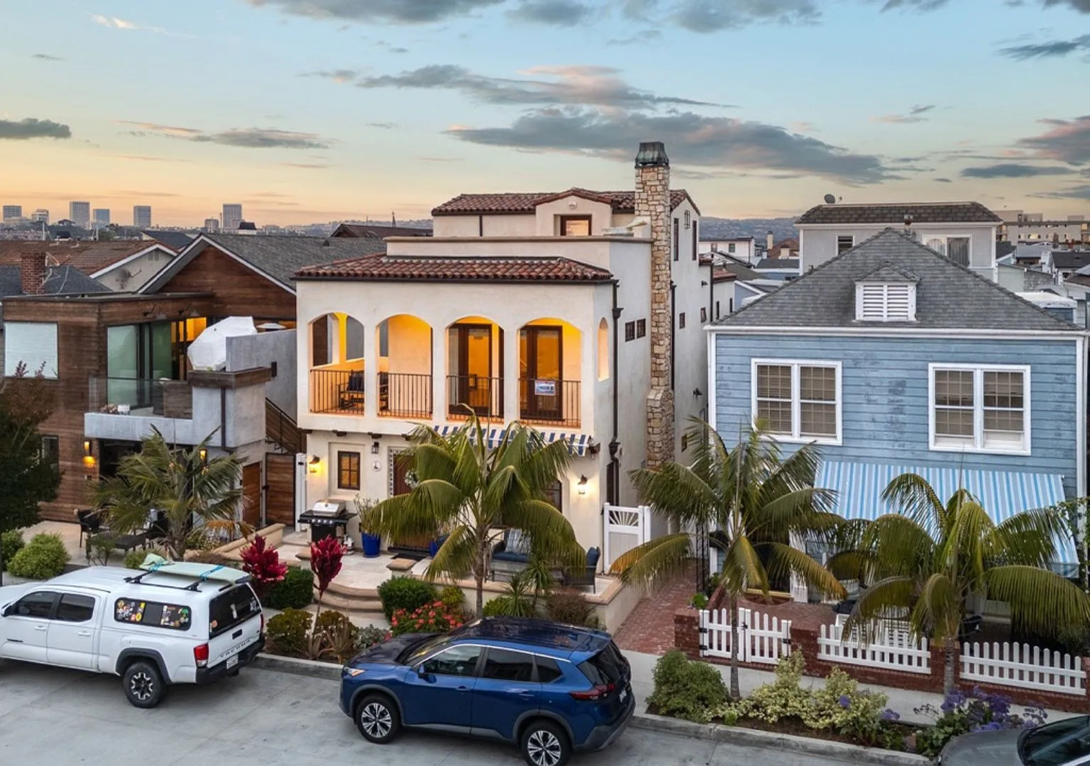 Newport Beach Balboa Peninsula Beach House with Rooftop Deck | Weekly & 30+ Night Stays — Photo 2