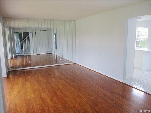 3rd image of 33443 Paoletti Dr