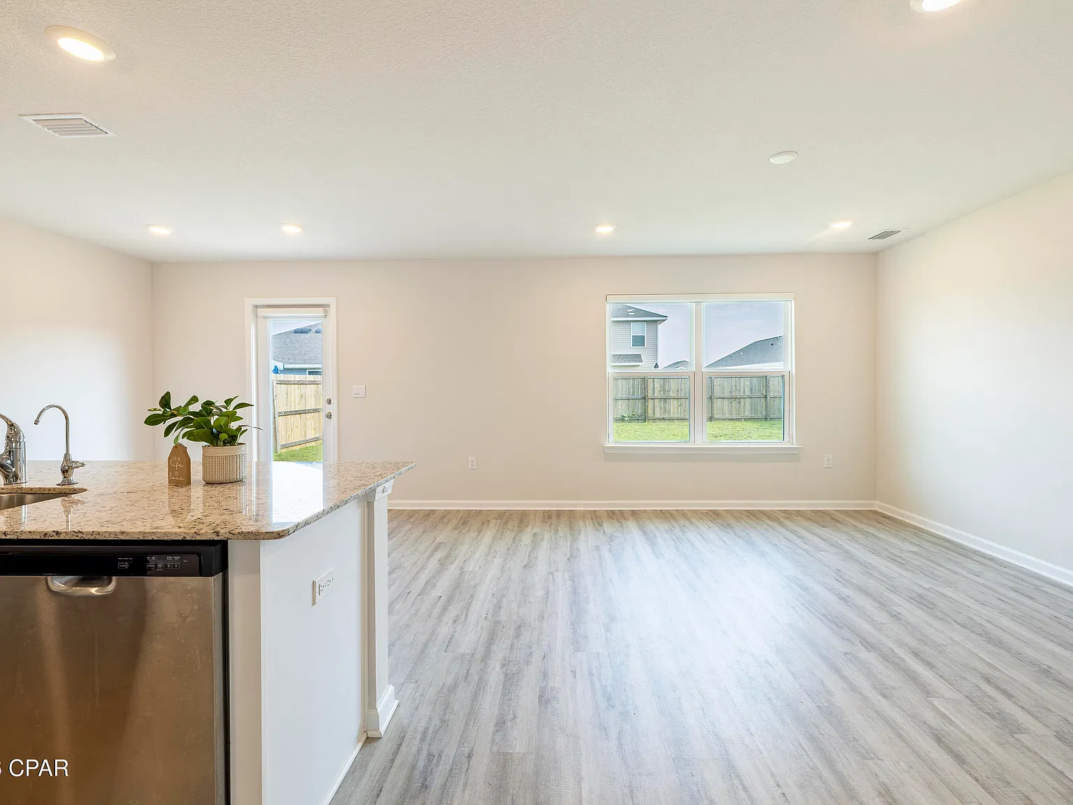 3 bed, 1270 sqft, $2,260 — Photo 4