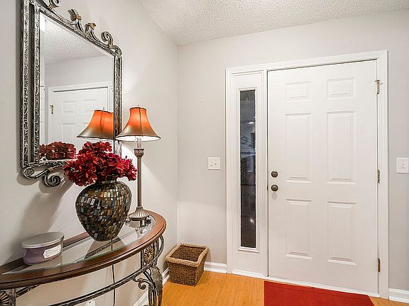 3rd image of 1217 Briarwood Dr