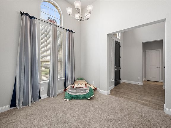 4th image of 626 Poppie Ln