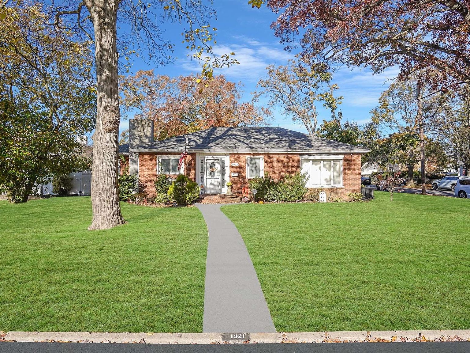 1921 Stuyvesant Avenue, East Meadow, NY 11554 Zillow