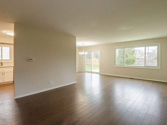 4th image of 180 Norman Ct