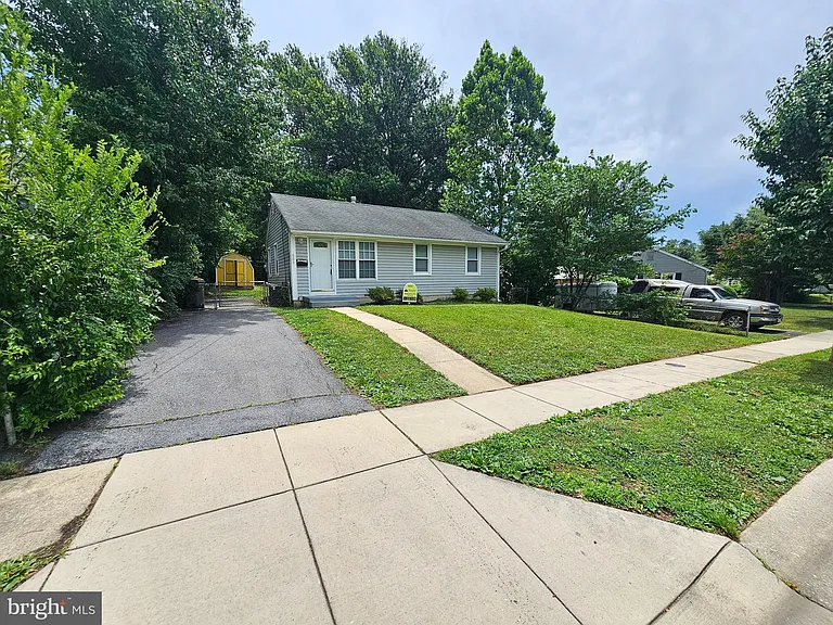 603 Pinewood Rd — Photo 2