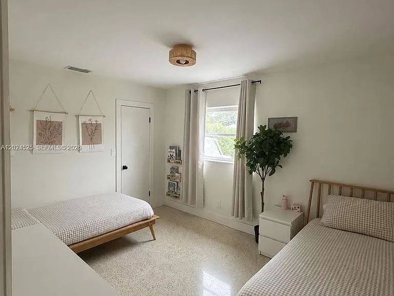 5450 SW 55th Ave #1 — Photo 10