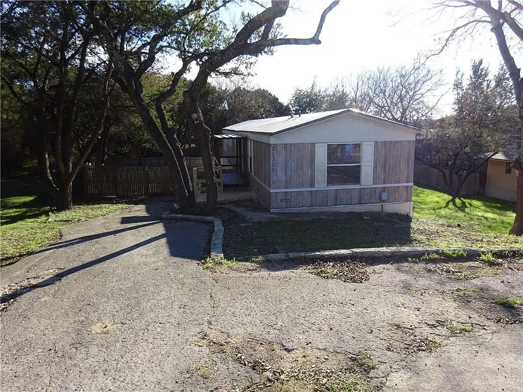 3 bed, 2.0 bath, 1216 sqft, $1,450 — Photo 1