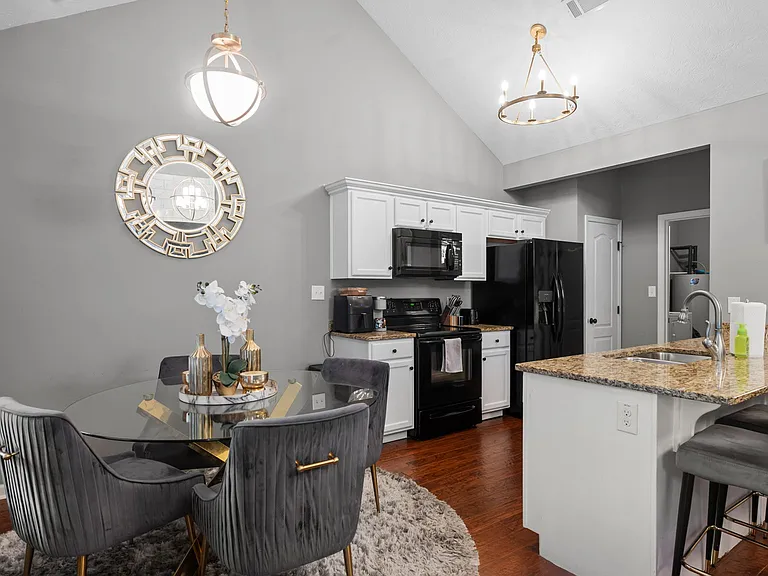 807 Oshields Ct — Photo 3