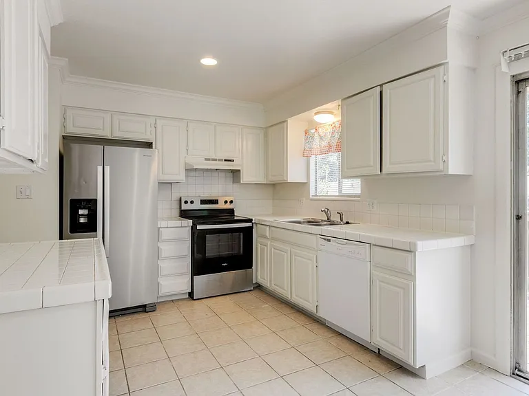 1312 Ash Dr — Photo 9