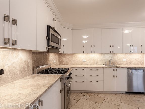 5th image of 30 W 63rd St APT 20K