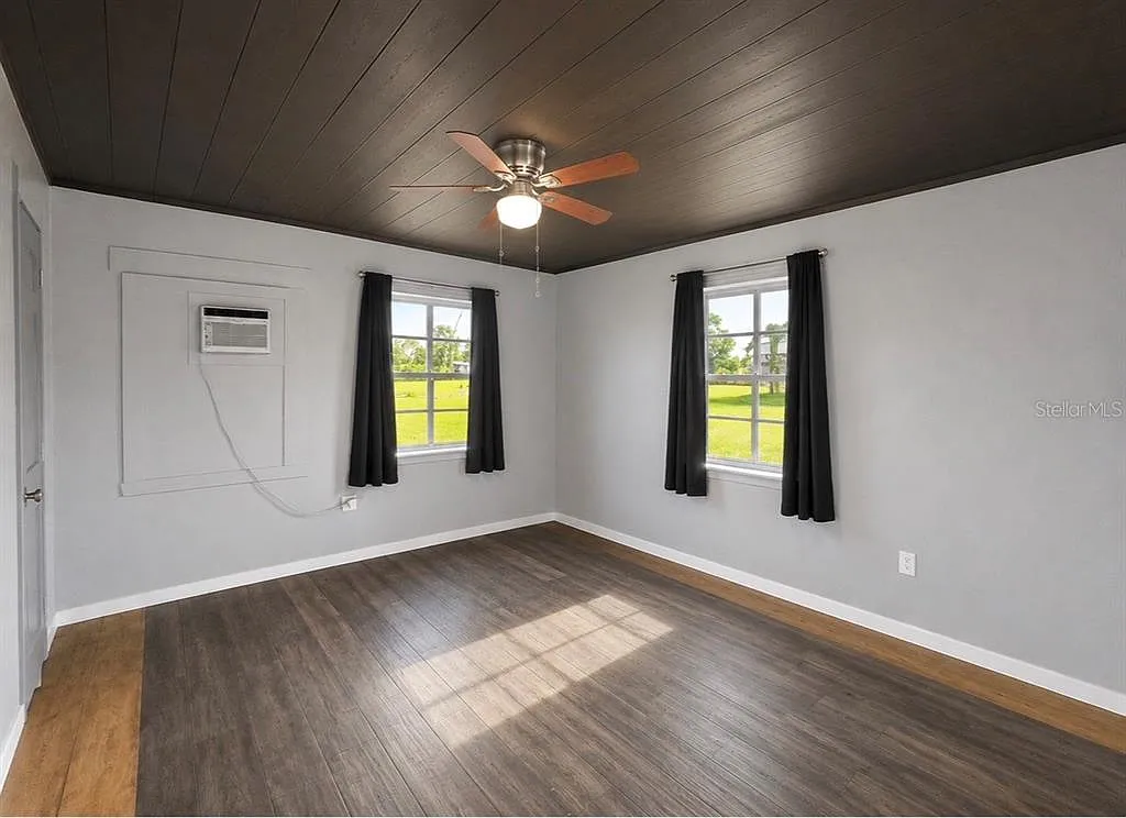 Studio, 1.0 bath, 210 sqft, $850 — Photo 3