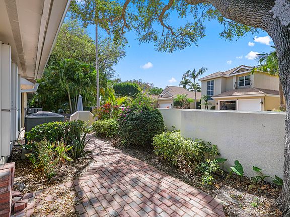 4th image of 461 Coral Cove Drive