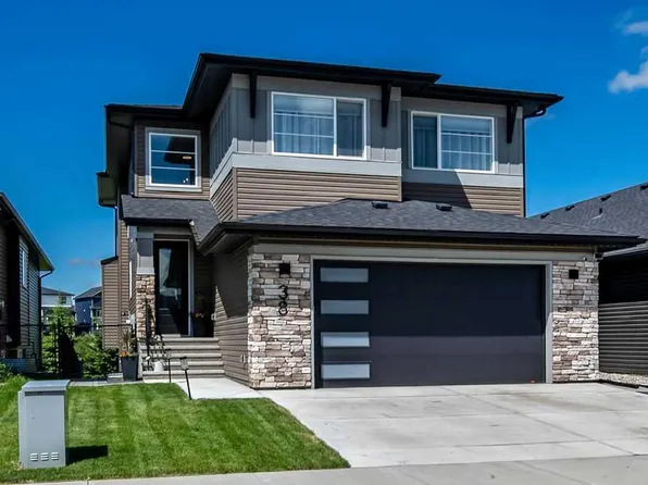 38 S Highwood Dr, Okotoks, AB T1S 5S3