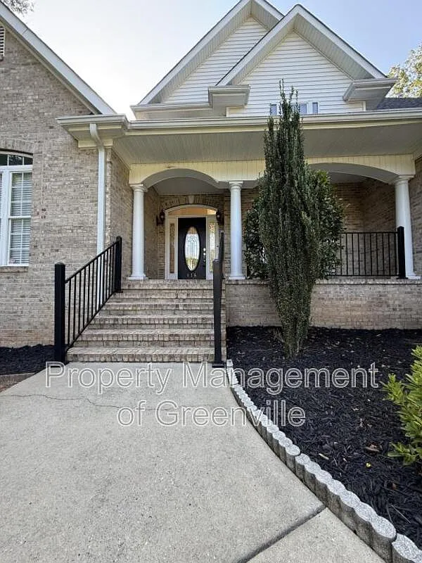 6 bed, 5.0 bath, 5380 sqft, $3,495 — Photo 3