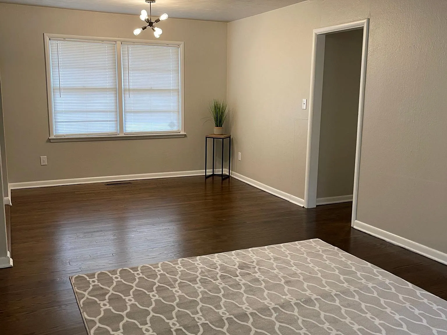 3 bed, 956 sqft, $1,200 — Photo 4