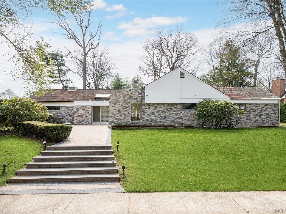 1st image of 1 Somerset Drive N