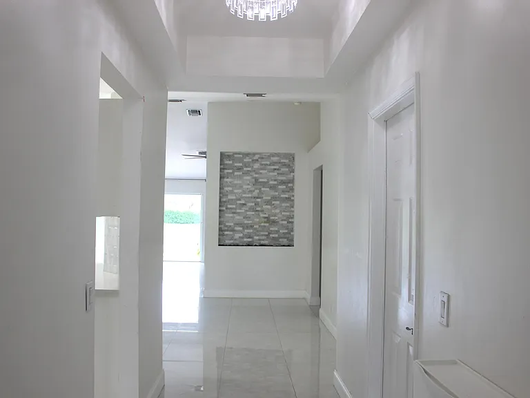 1590 Orion Ln — Photo 2