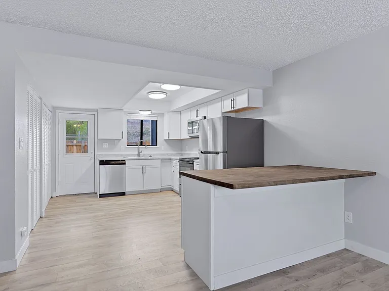 951 Iowa Ave #1 — Photo 8