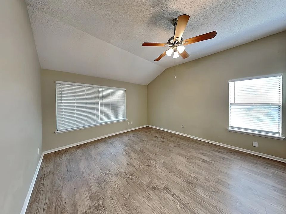 1st image of 4145 Devon Ct #1