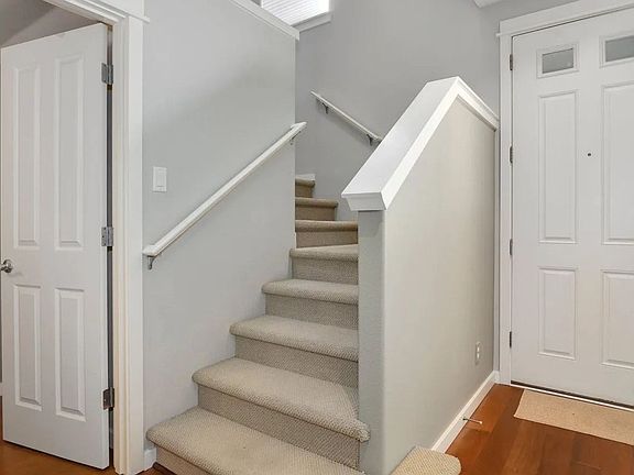 3rd image of 815 NE 73rd Ave