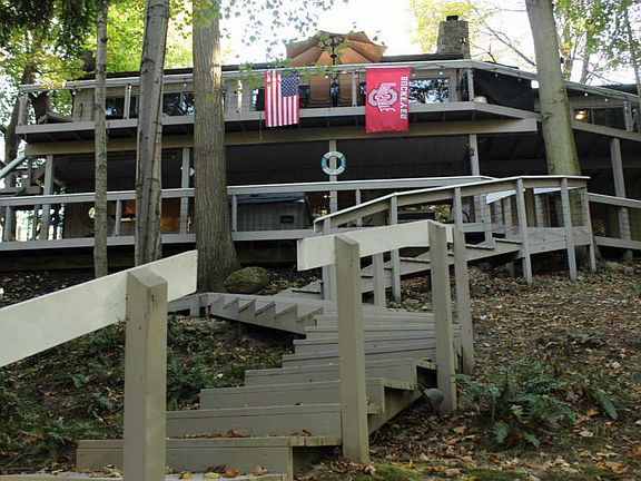 3rd image of 531 Greenacre Cir
