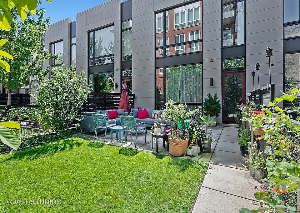 1st image of 4832 N Clark St APT 118