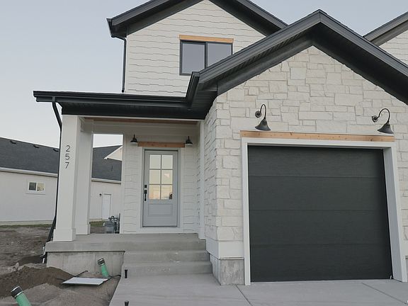 3rd image of 257 S Chardonnay Cir