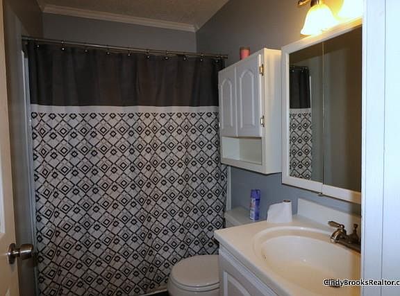 3rd image of 333 Meadowlark Dr