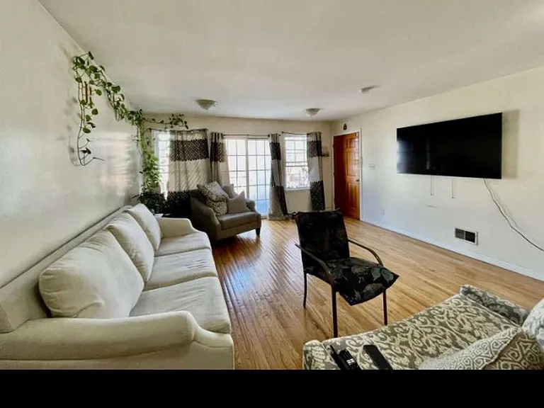 41 Logan Ave — Photo 9