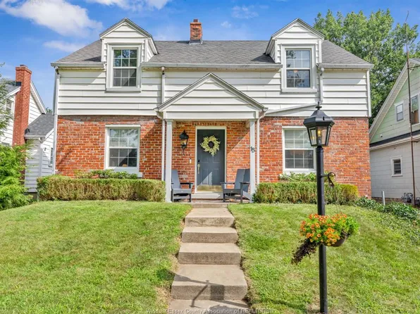 15 Georgia Ave, Leamington, ON N8H 2E6