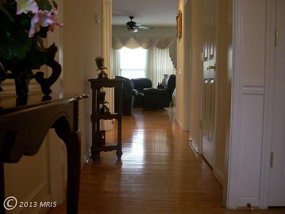 2nd image of 37 Smithfield Way