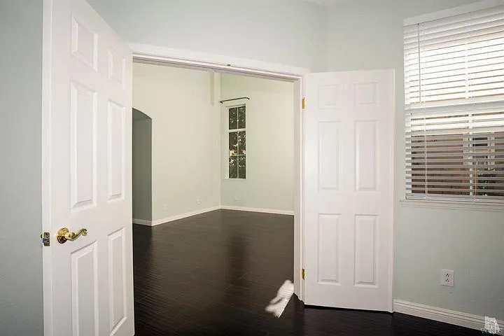 4 bed, 2.5 bath, 2299 sqft, $5,200 — Photo 4