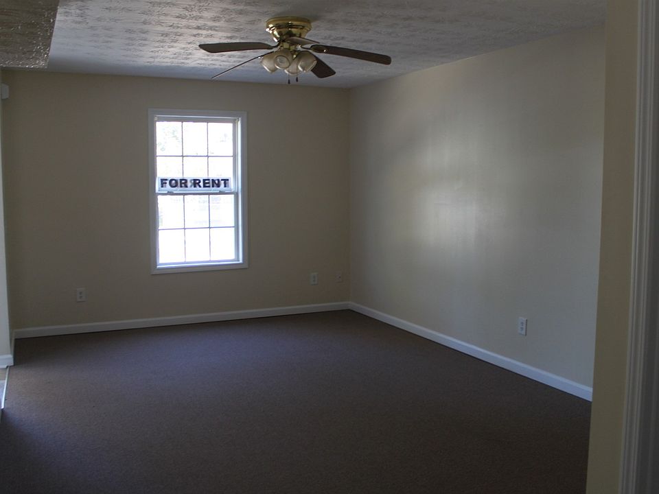 2nd image of 147 Carlton St